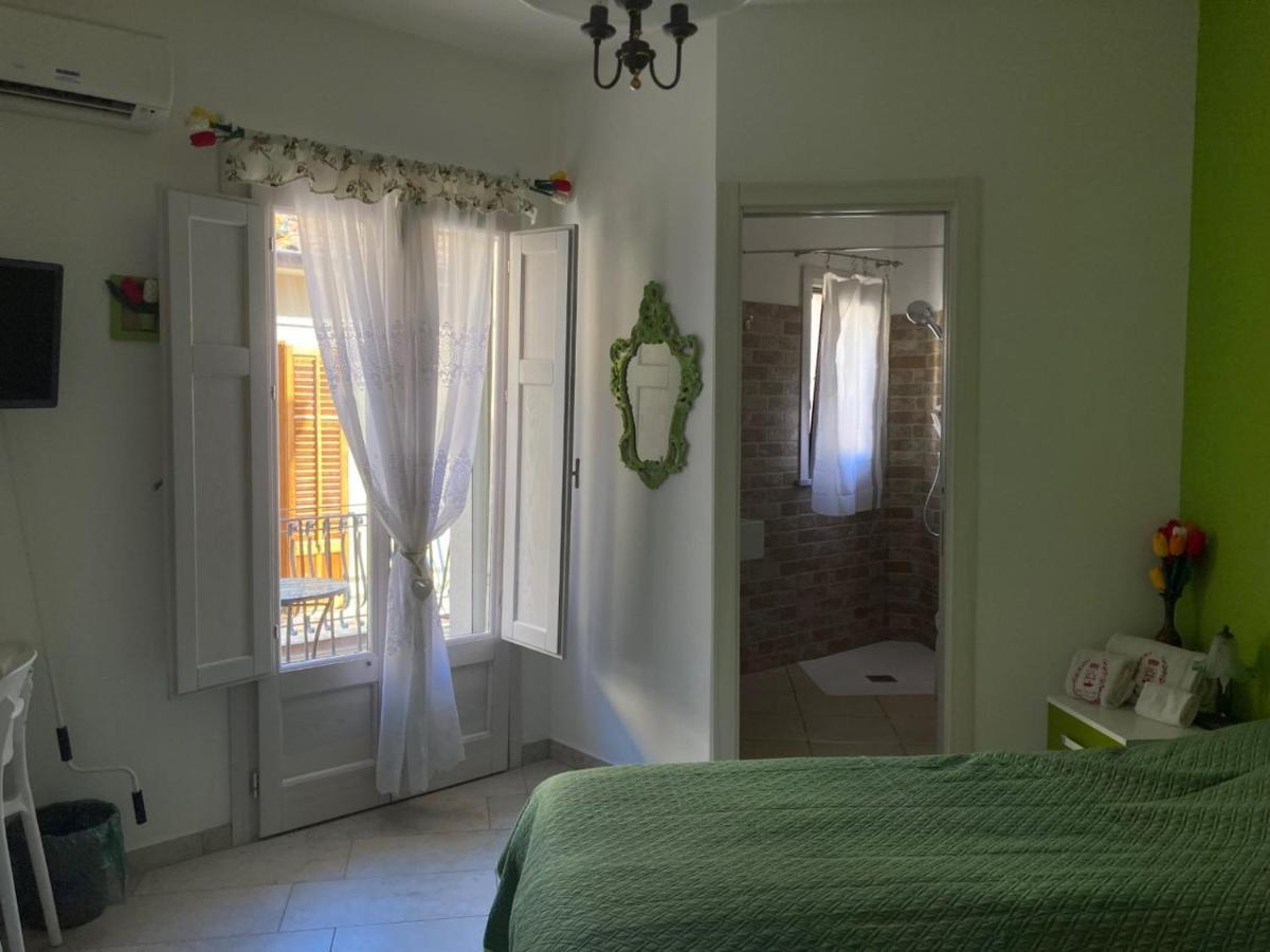 B&B Tulip Lotus Castelbuono ภายนอก รูปภาพ