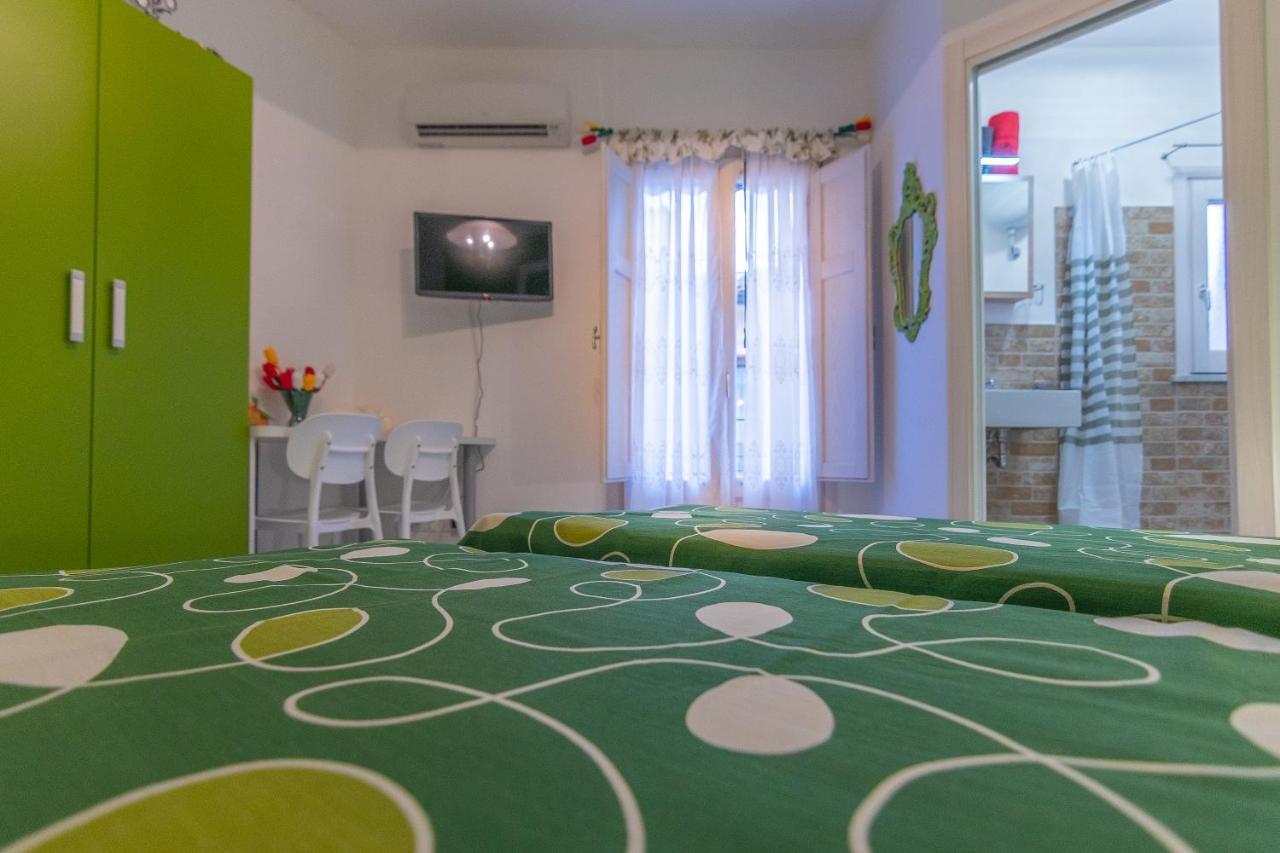 B&B Tulip Lotus Castelbuono ภายนอก รูปภาพ